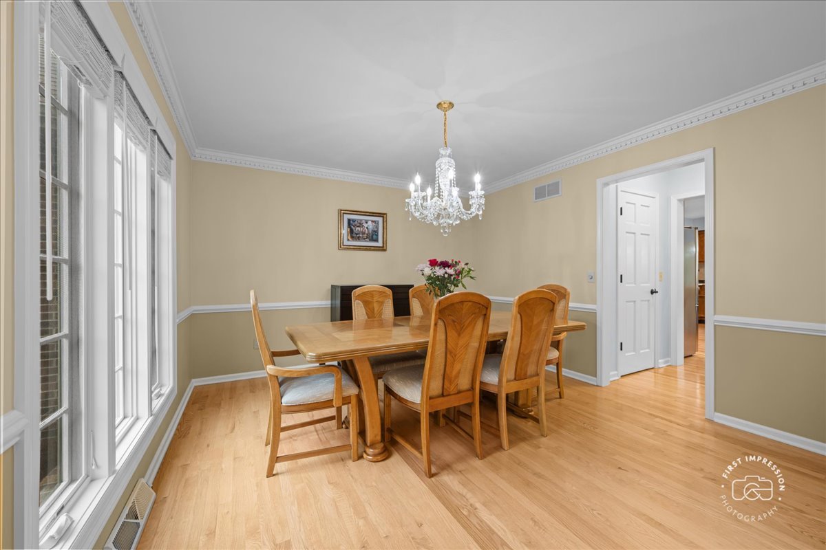 202 Windsor Circle, St. Charles, IL 60175