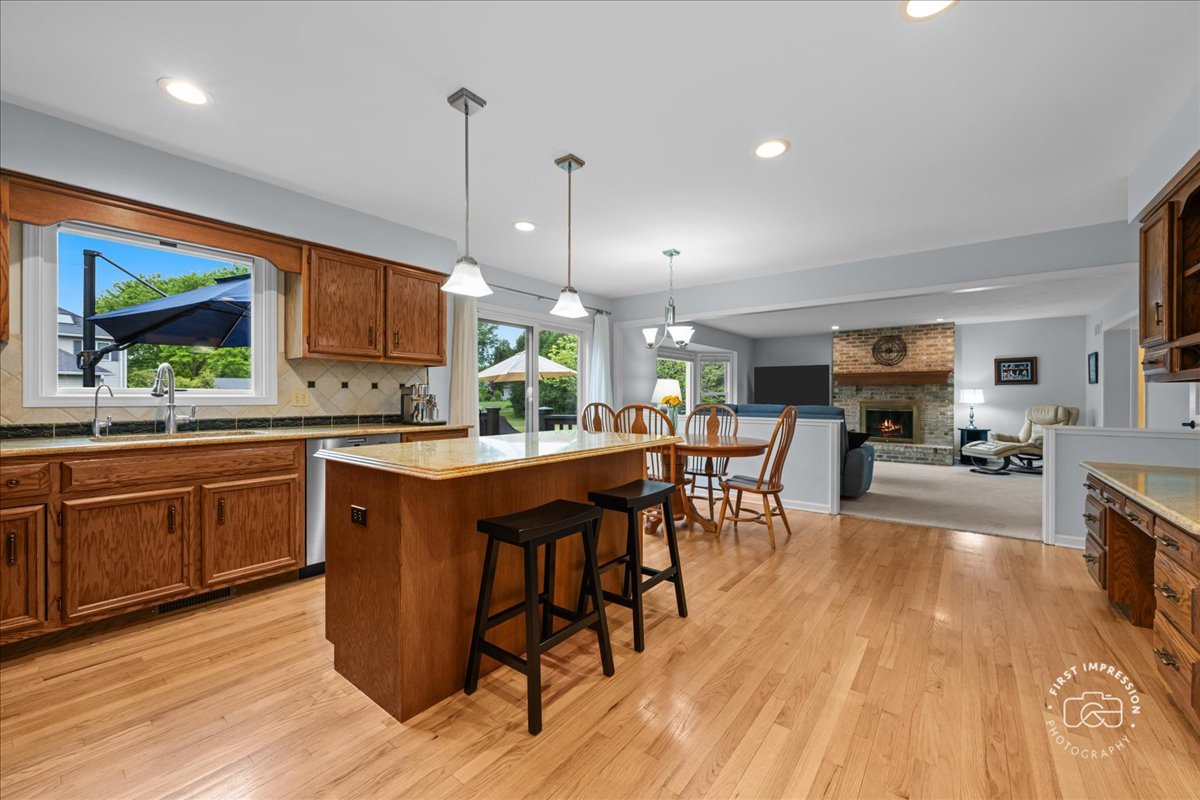 202 Windsor Circle, St. Charles, IL 60175