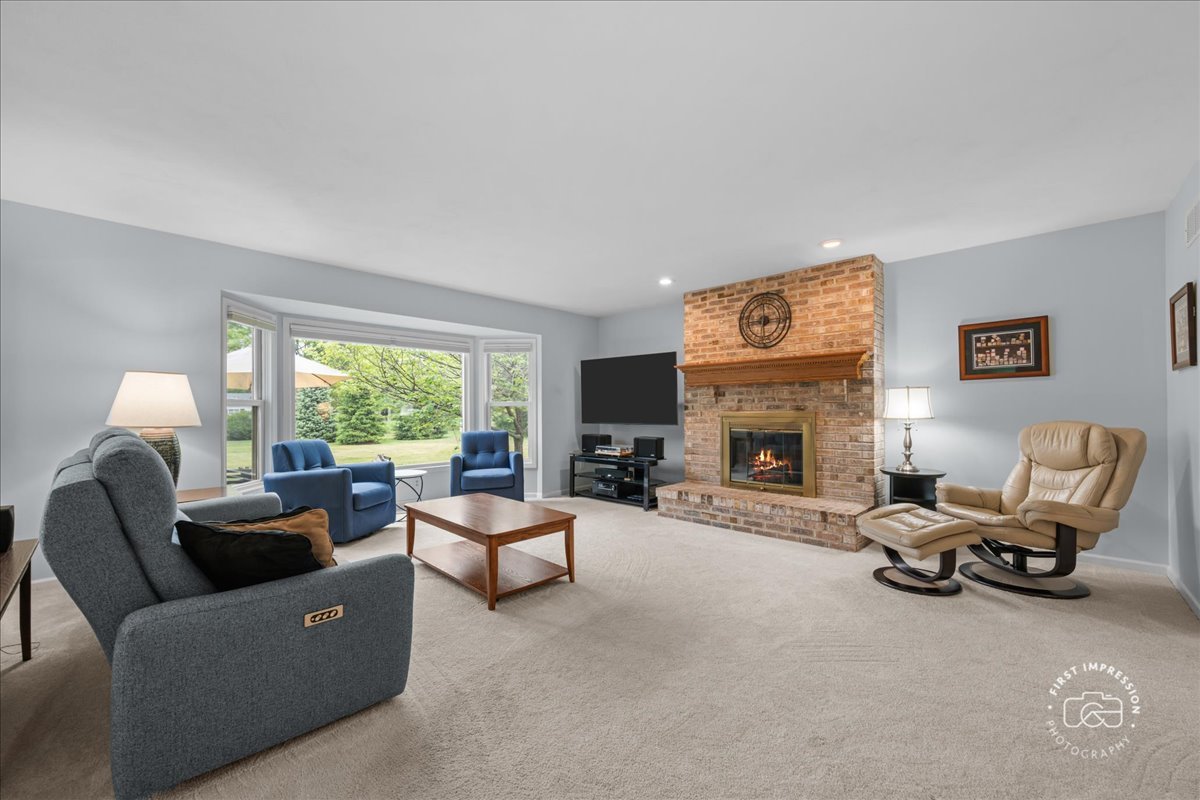 202 Windsor Circle, St. Charles, IL 60175
