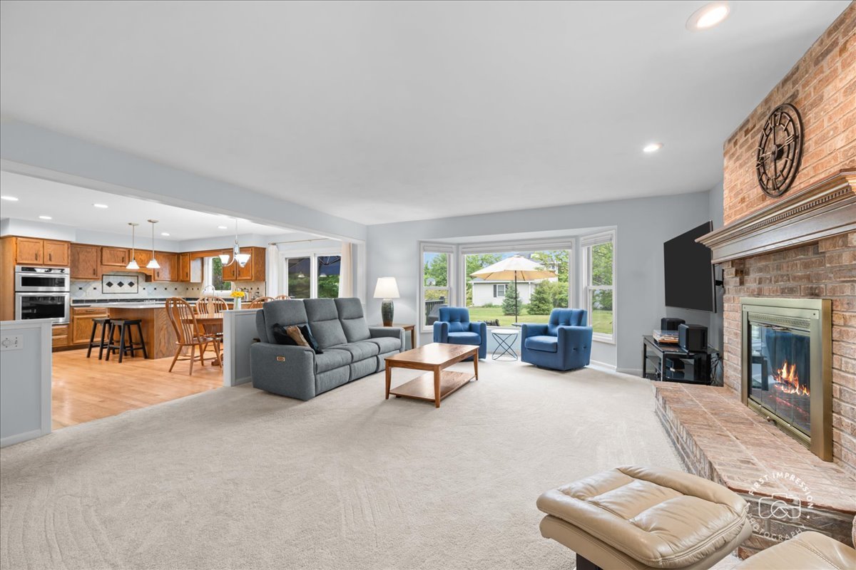 202 Windsor Circle, St. Charles, IL 60175