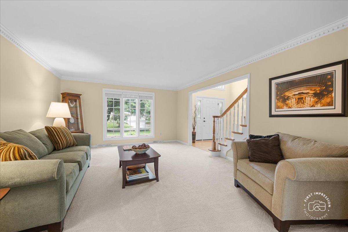 202 Windsor Circle, St. Charles, IL 60175