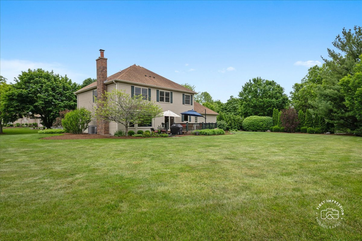 202 Windsor Circle, St. Charles, IL 60175
