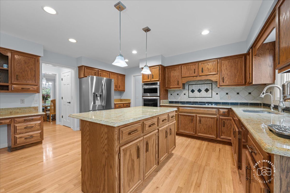 202 Windsor Circle, St. Charles, IL 60175
