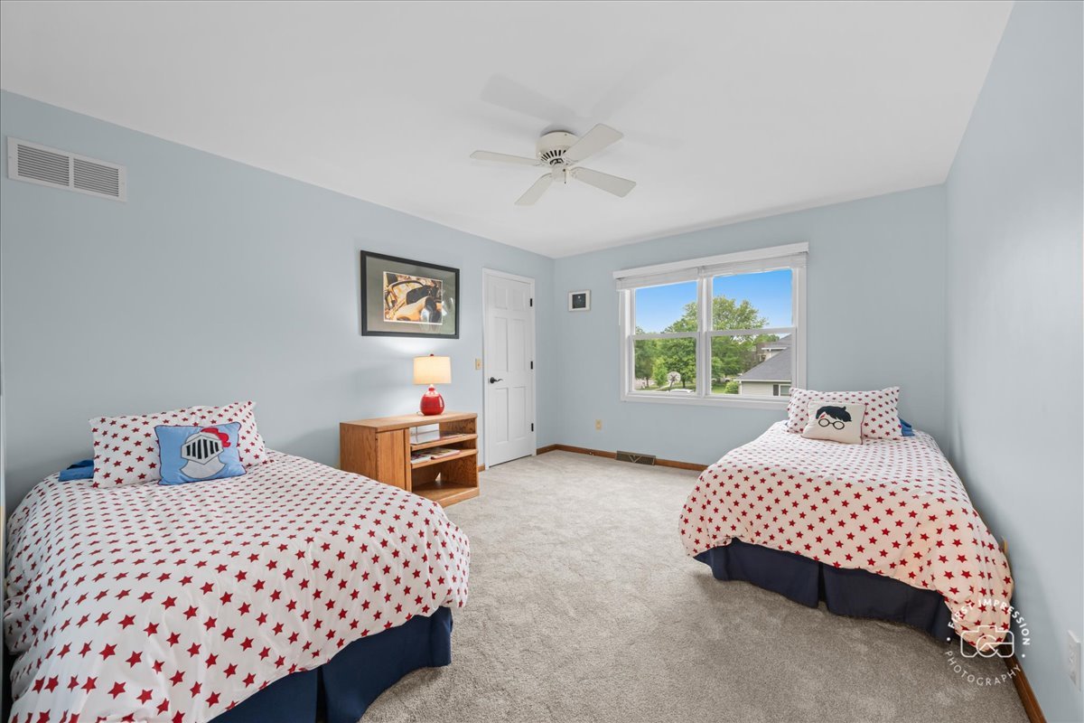 202 Windsor Circle, St. Charles, IL 60175