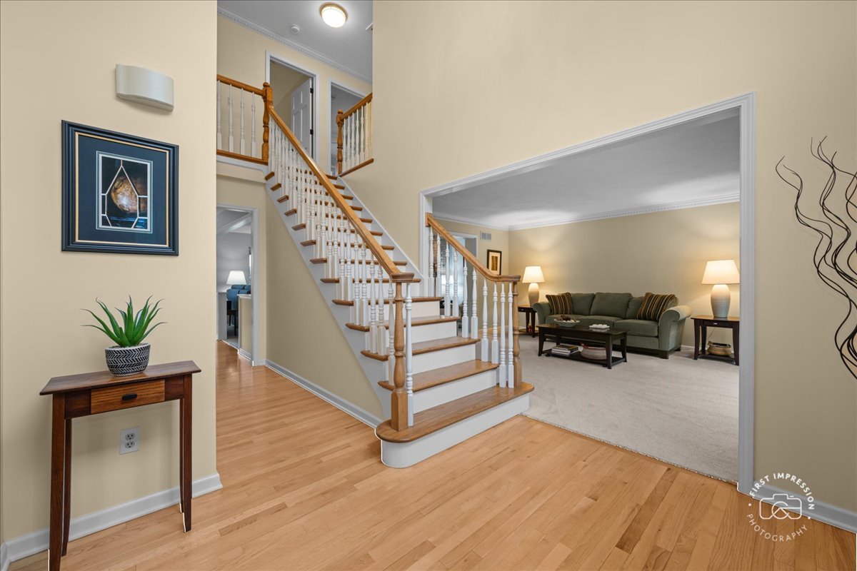 202 Windsor Circle, St. Charles, IL 60175