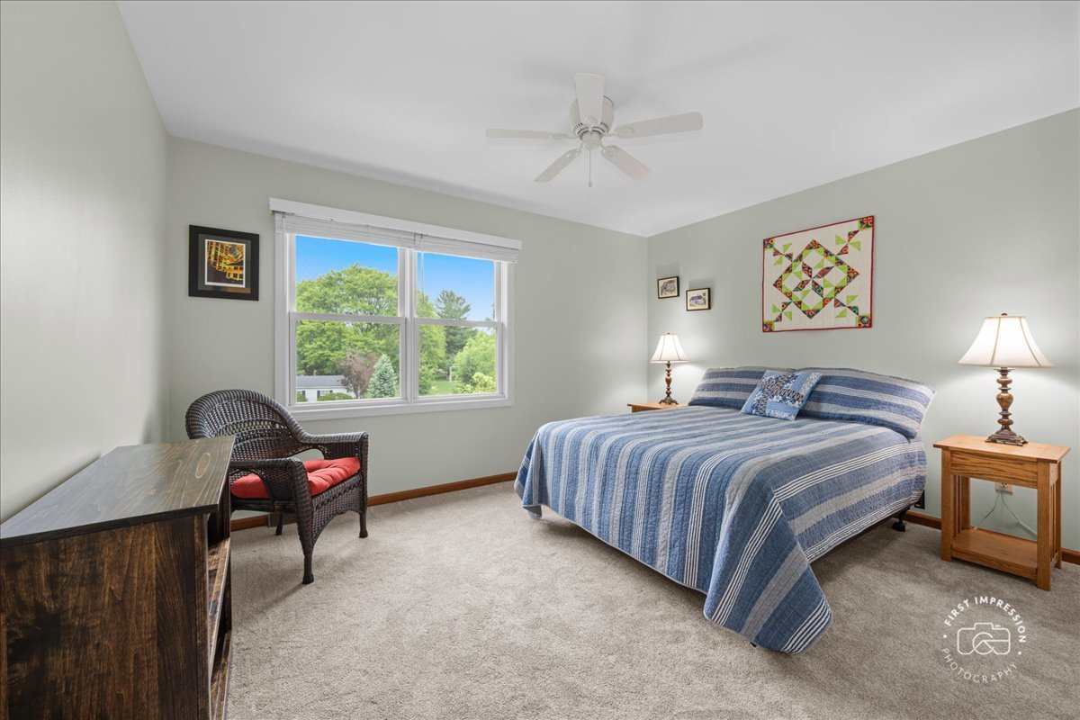 202 Windsor Circle, St. Charles, IL 60175