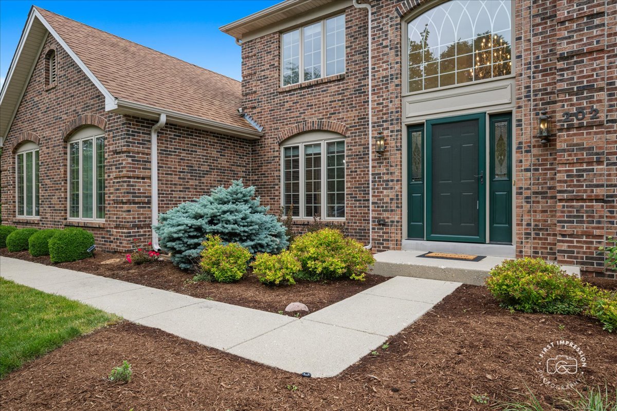 202 Windsor Circle, St. Charles, IL 60175