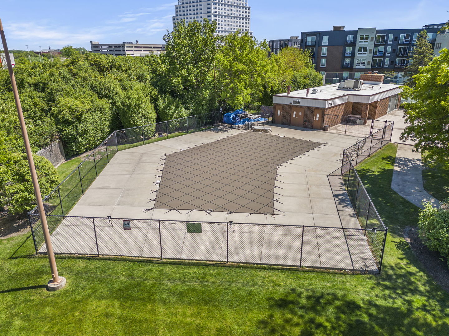2201 S Grace Street #603, Lombard, IL 60148