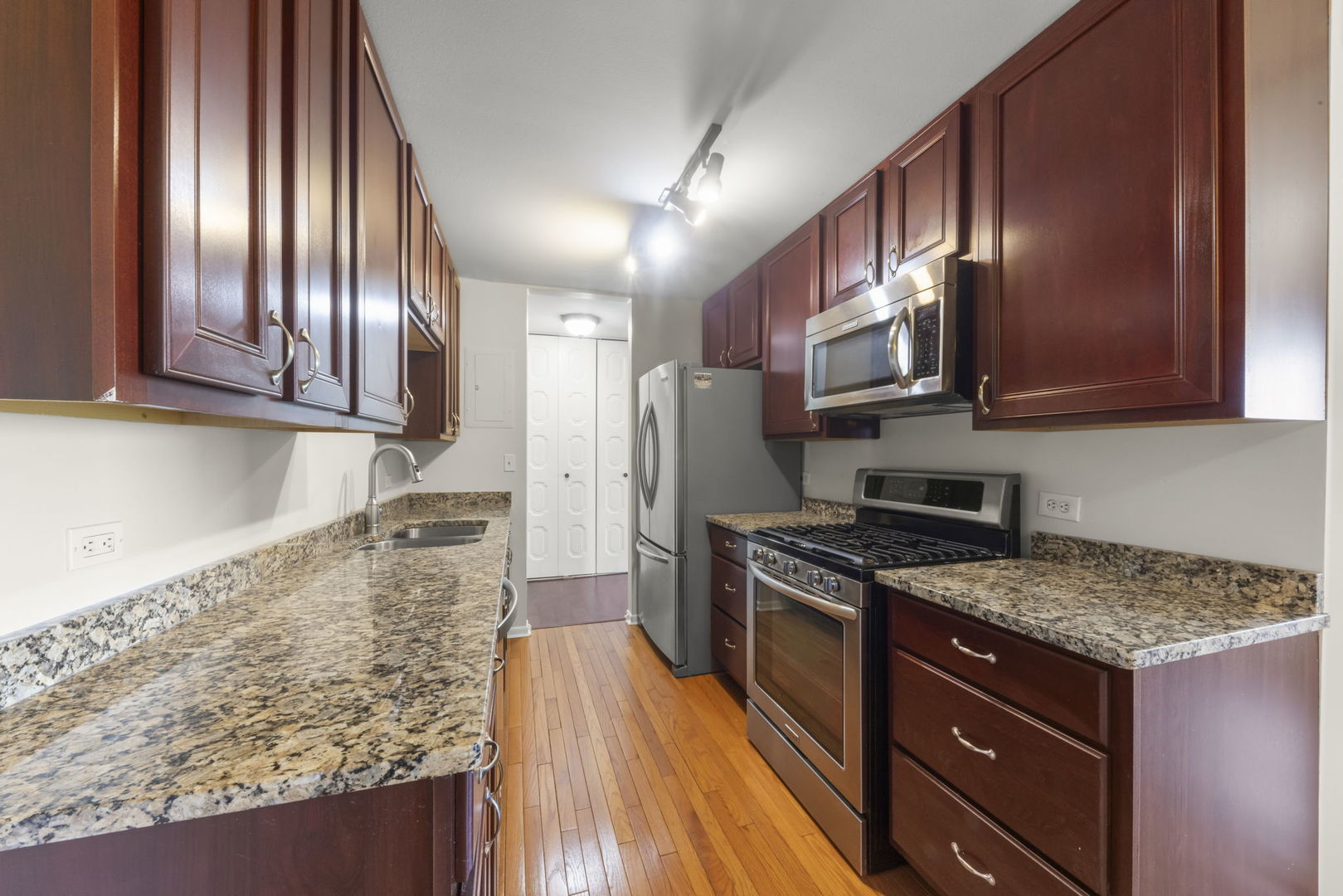 2201 S Grace Street #603, Lombard, IL 60148