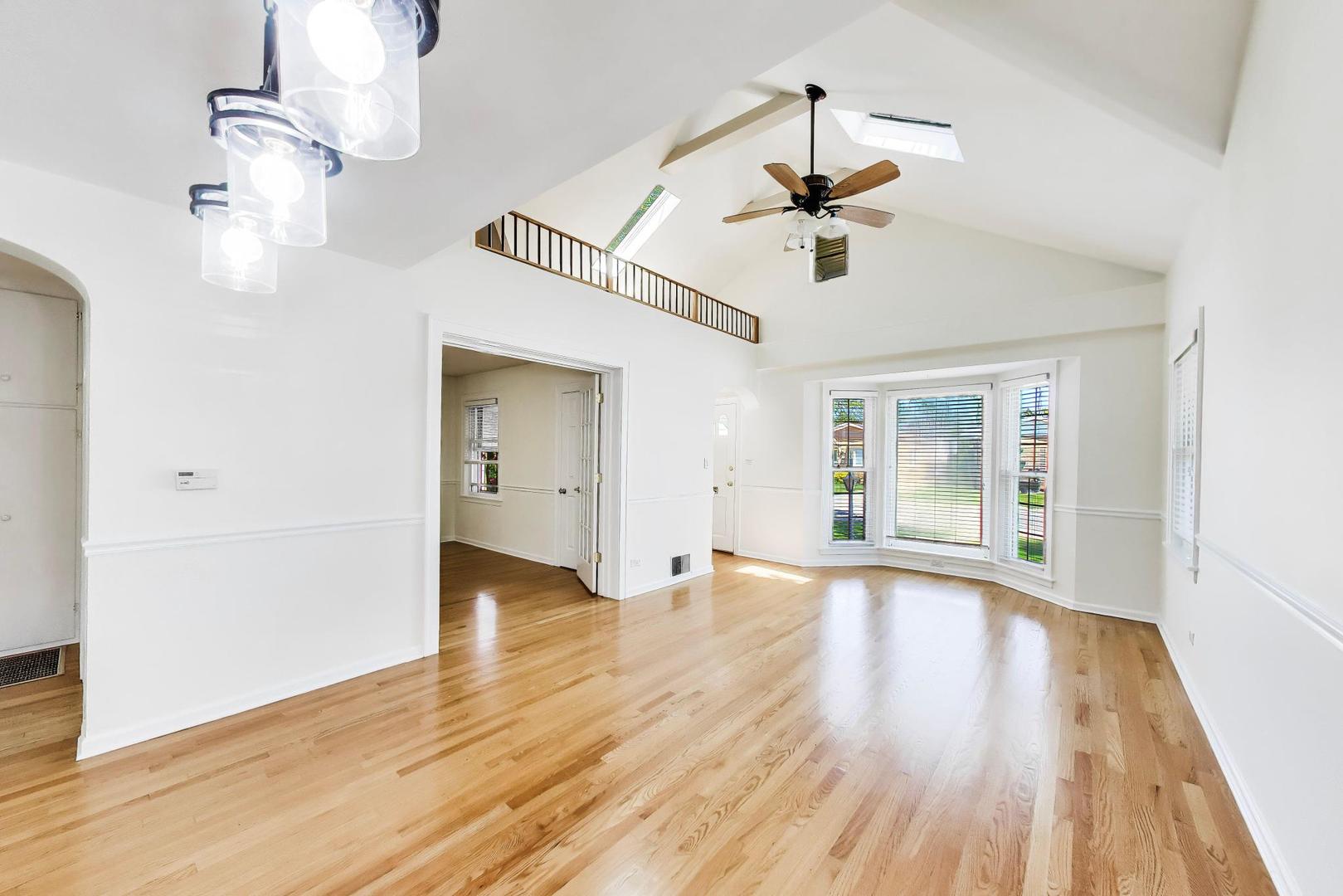 5100 N Mobile Avenue, Chicago, IL 60630