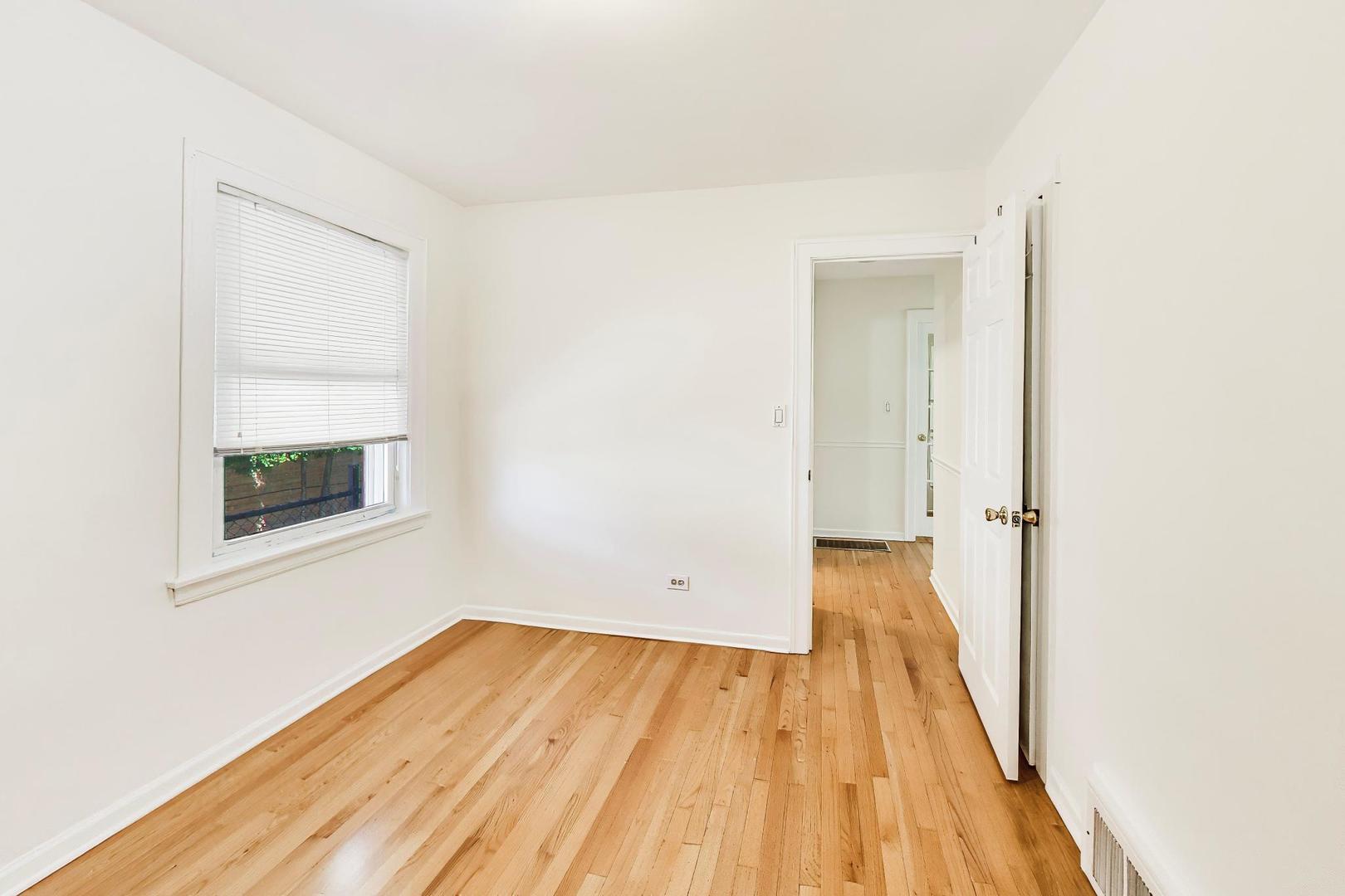5100 N Mobile Avenue, Chicago, IL 60630