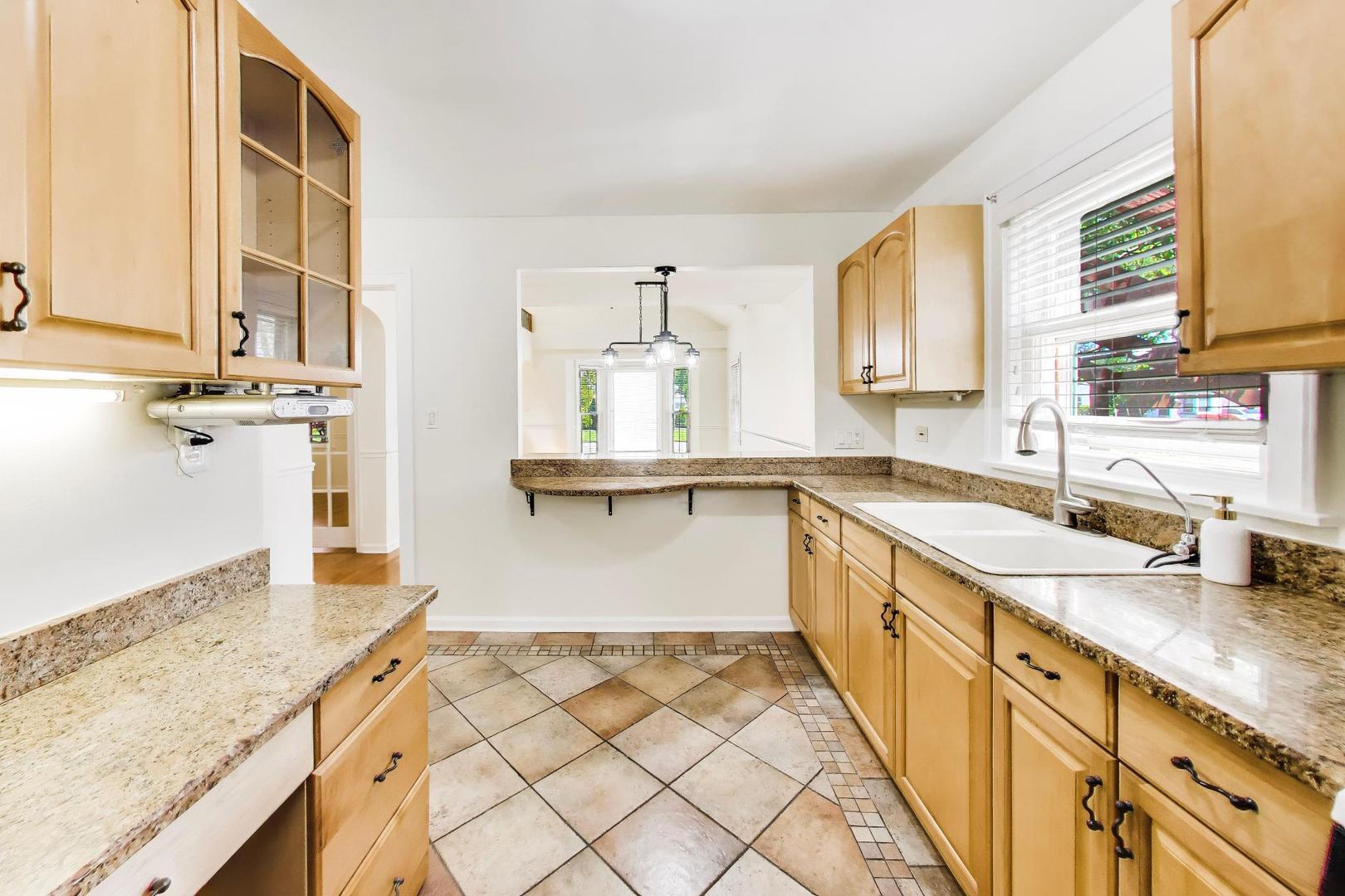 5100 N Mobile Avenue, Chicago, IL 60630