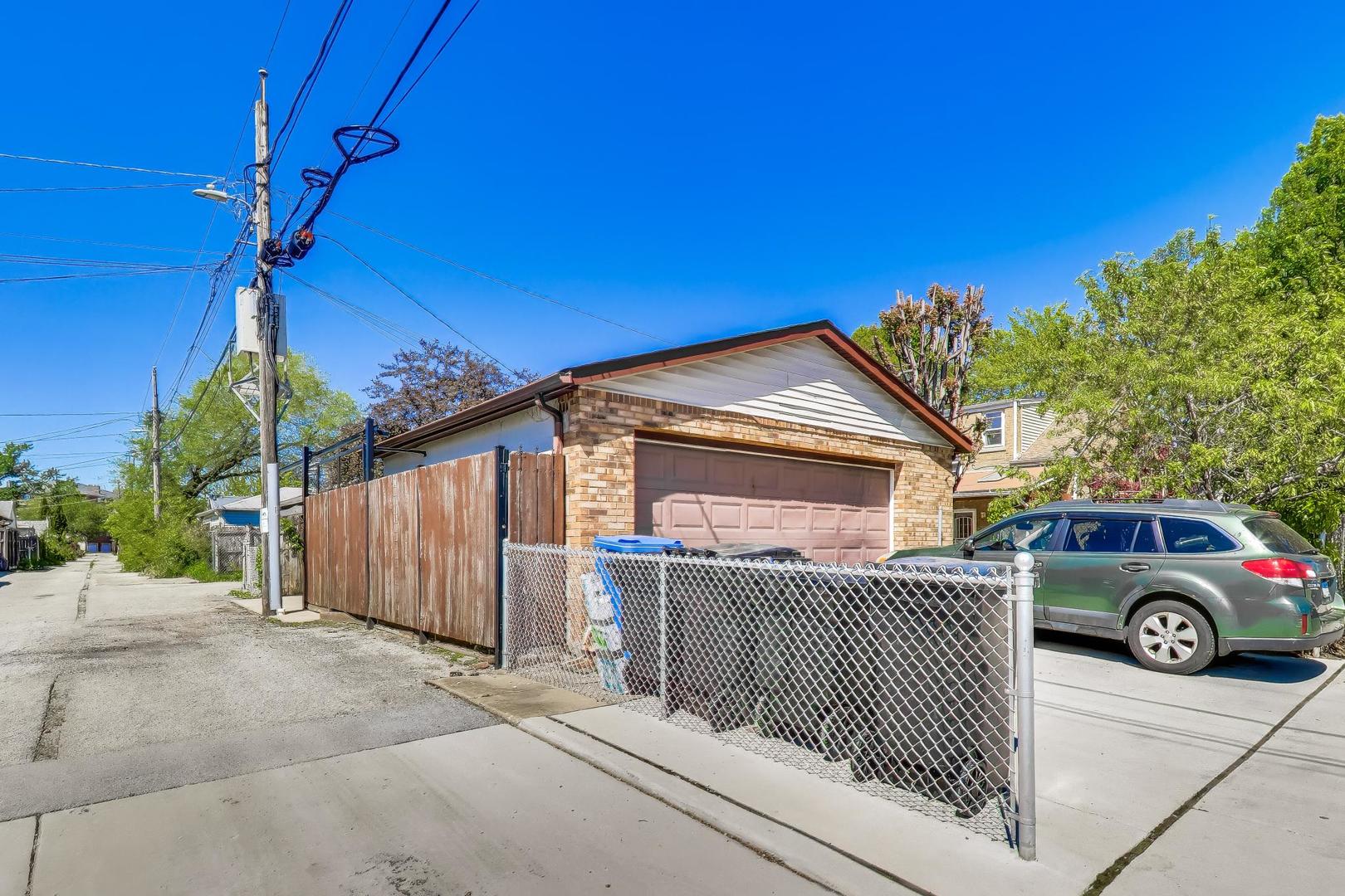 5100 N Mobile Avenue, Chicago, IL 60630