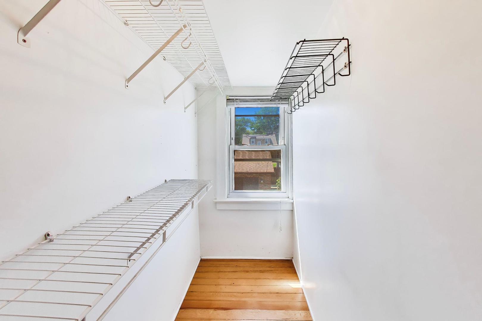 5100 N Mobile Avenue, Chicago, IL 60630