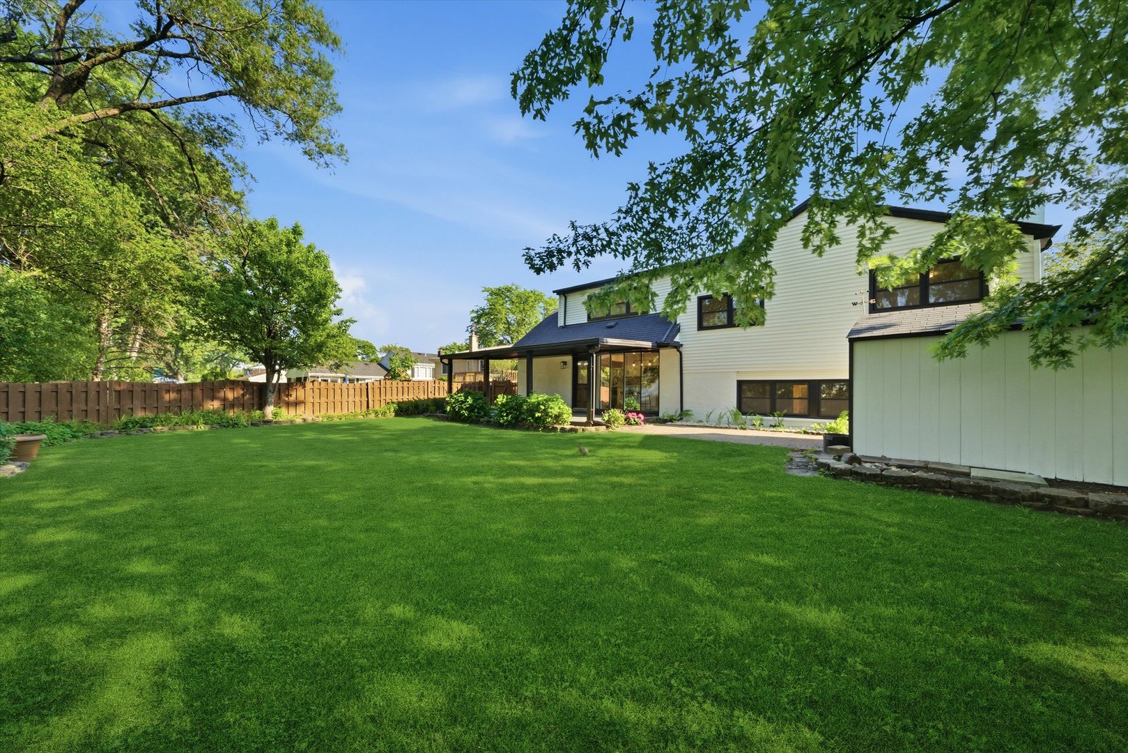 12 W Pickwick Road, Arlington Heights, IL 60005