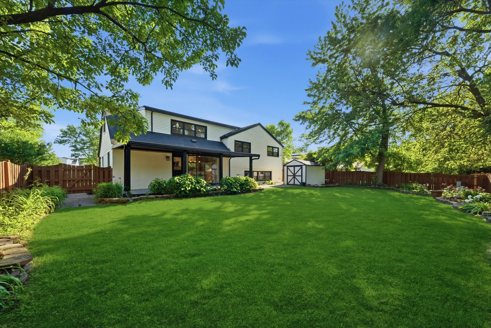 12 W Pickwick Road, Arlington Heights, IL 60005