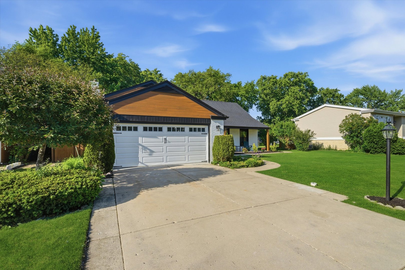 12 W Pickwick Road, Arlington Heights, IL 60005