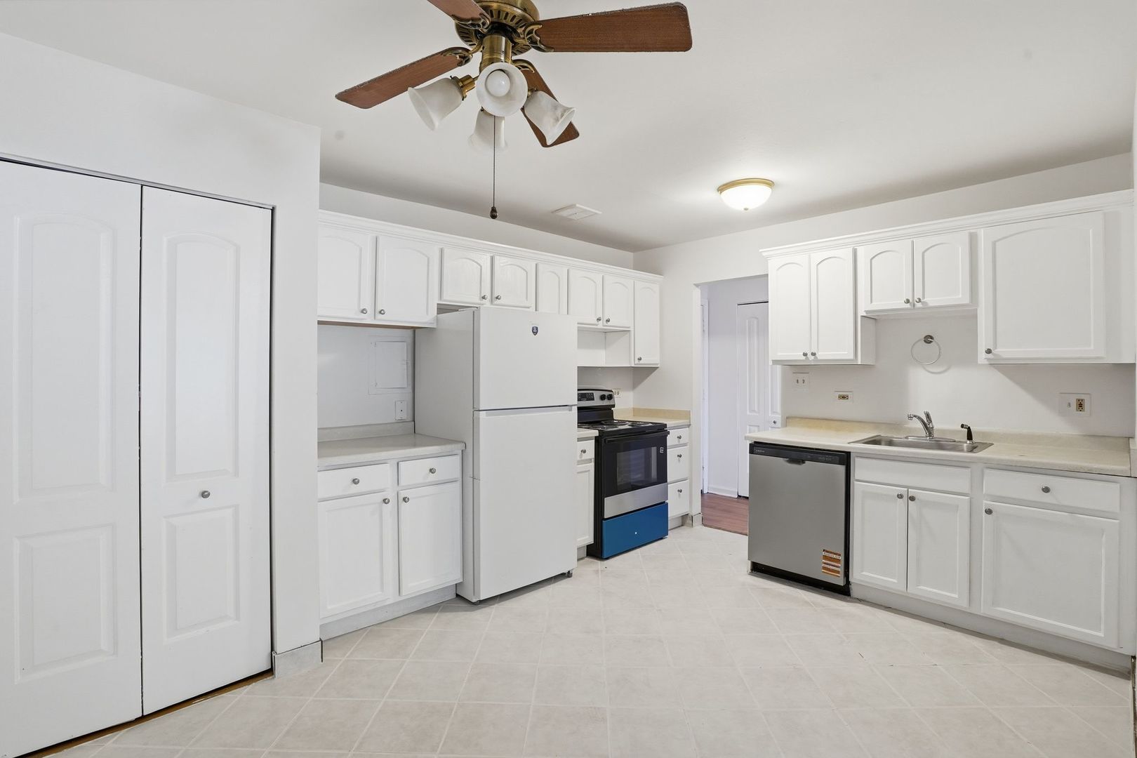 7413 Brookdale Drive #212, Darien, IL 60561