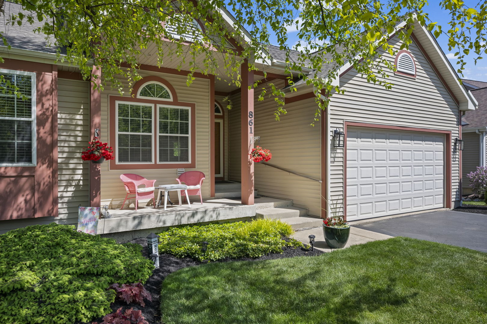 861 Prairie Ridge Drive, Woodstock, IL 60098