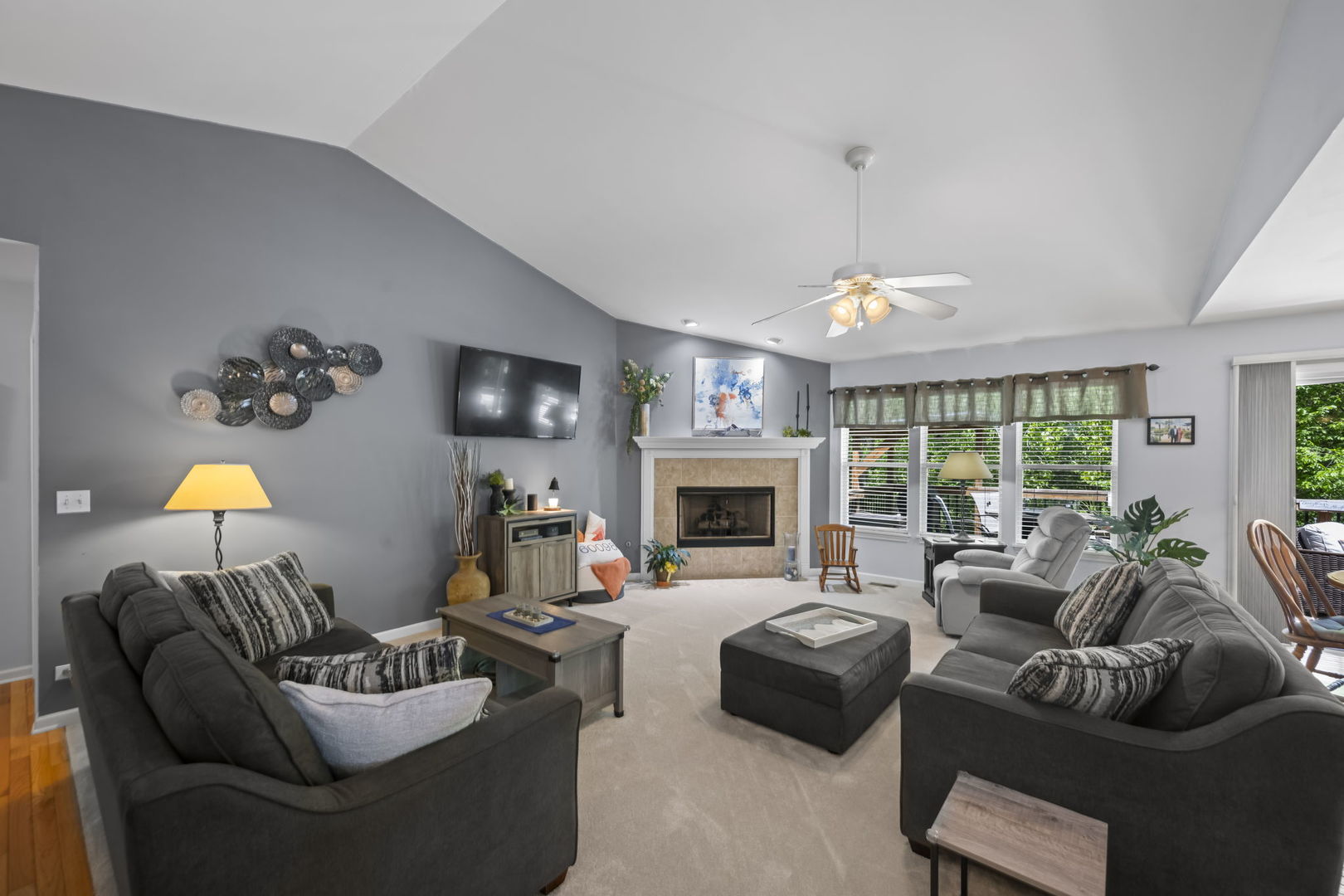 861 Prairie Ridge Drive, Woodstock, IL 60098