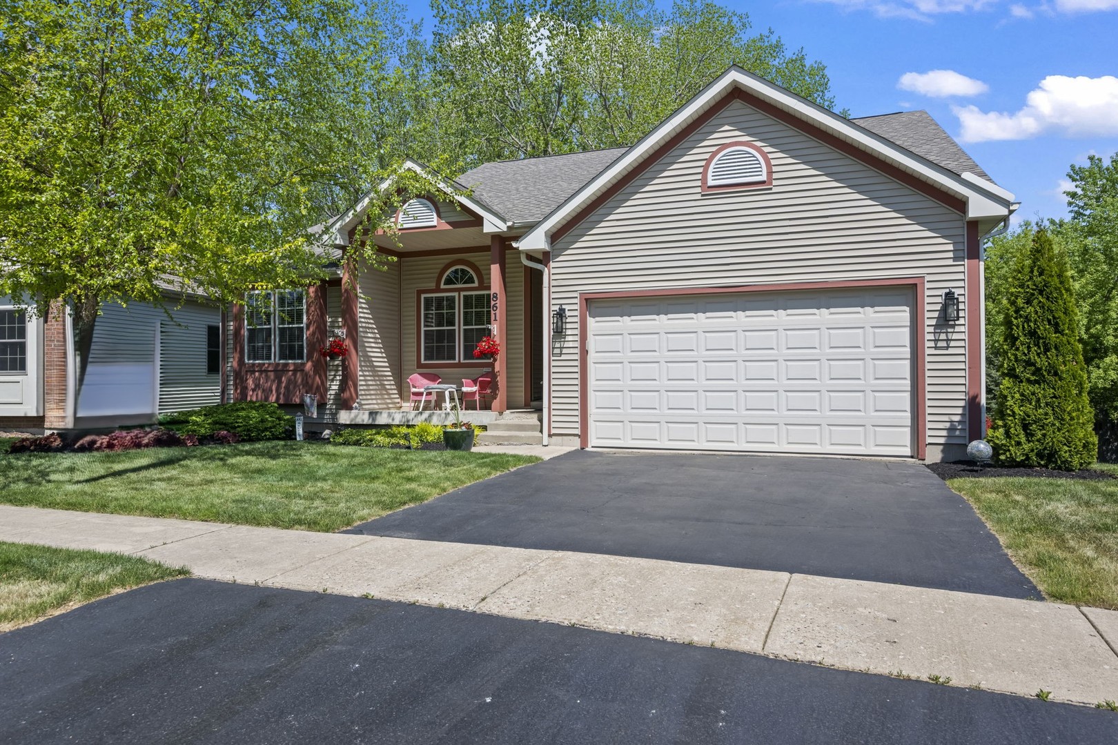 861 Prairie Ridge Drive, Woodstock, IL 60098