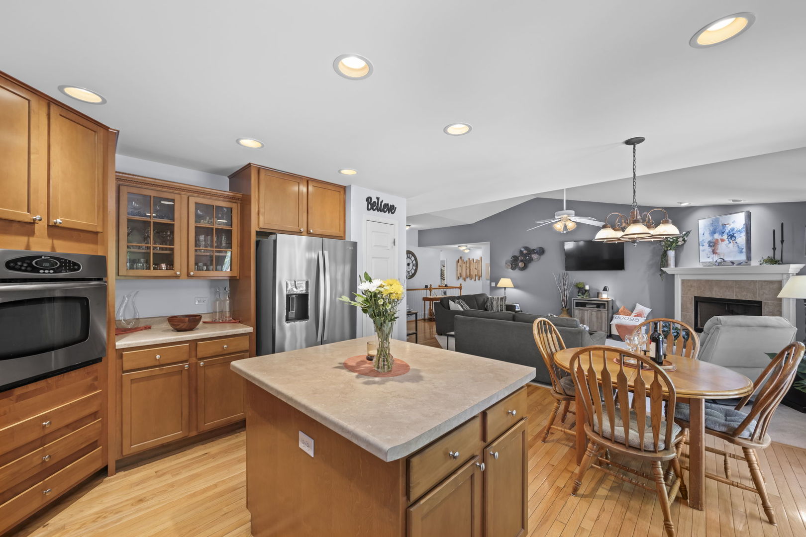861 Prairie Ridge Drive, Woodstock, IL 60098