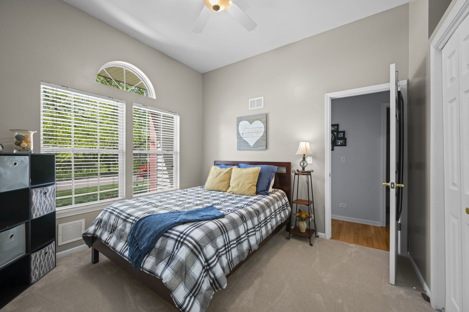 861 Prairie Ridge Drive, Woodstock, IL 60098