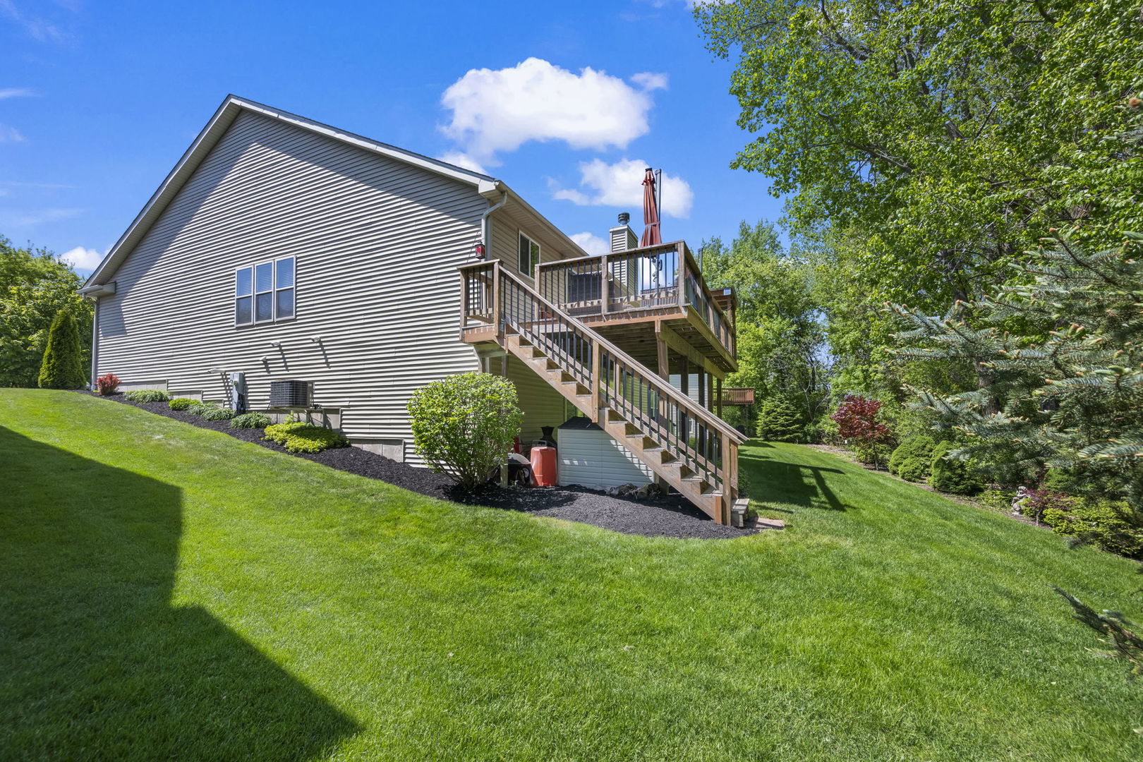 861 Prairie Ridge Drive, Woodstock, IL 60098