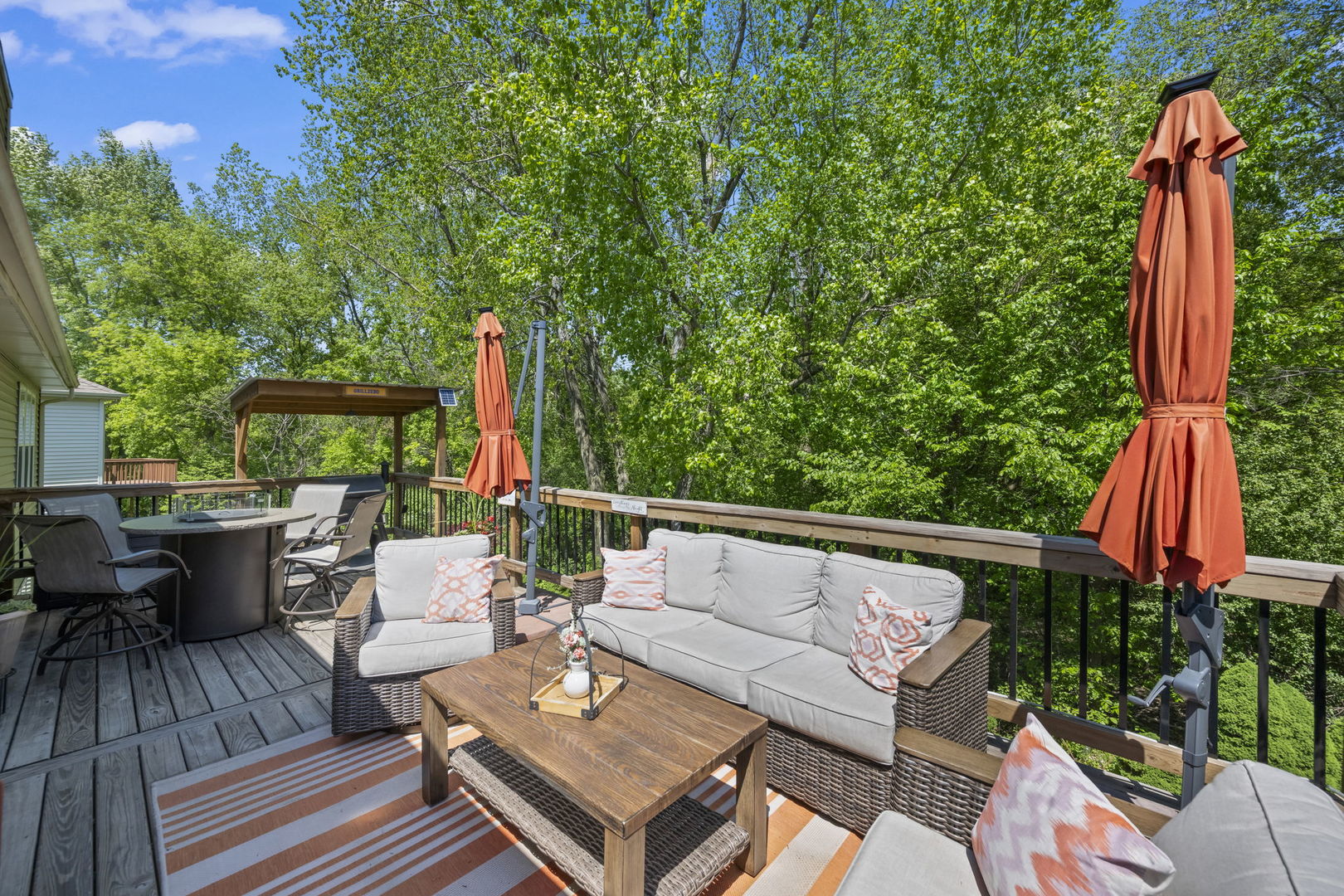 861 Prairie Ridge Drive, Woodstock, IL 60098