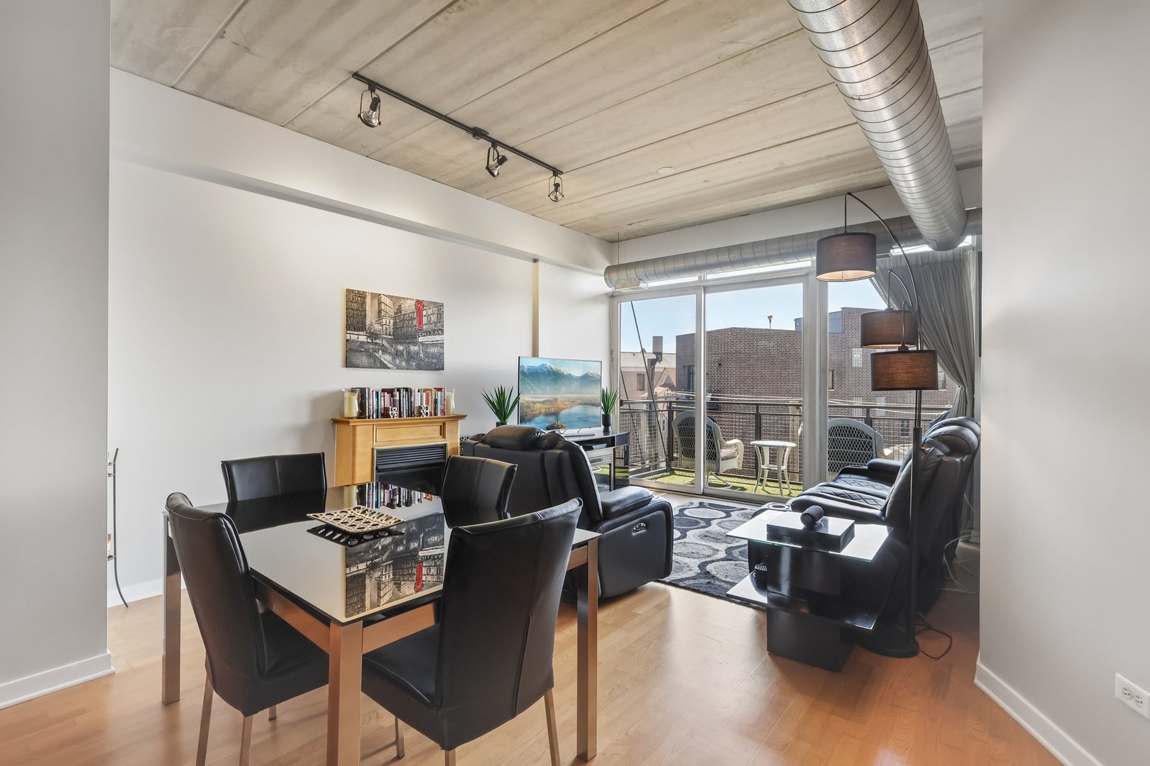 3260 N Clark Street #408, Chicago, IL 60657