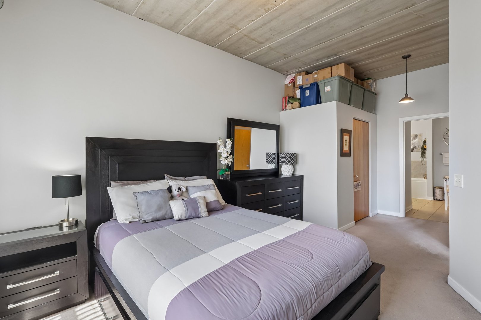 3260 N Clark Street #408, Chicago, IL 60657