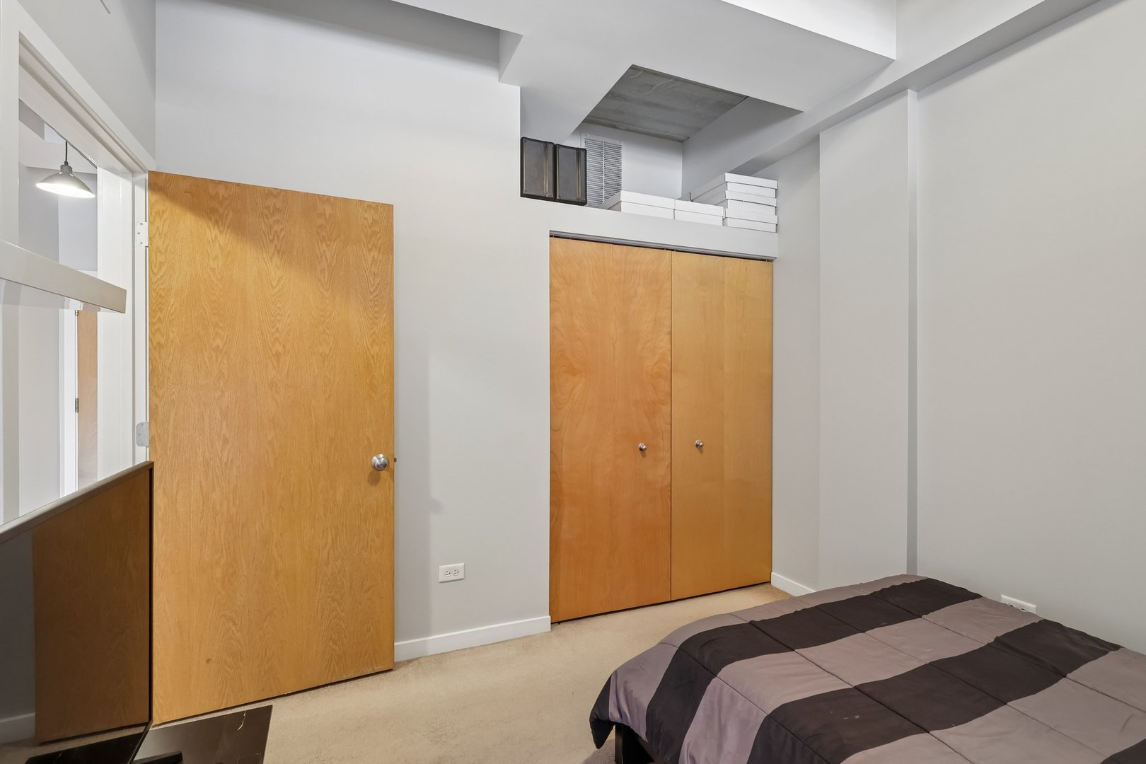 3260 N Clark Street #408, Chicago, IL 60657
