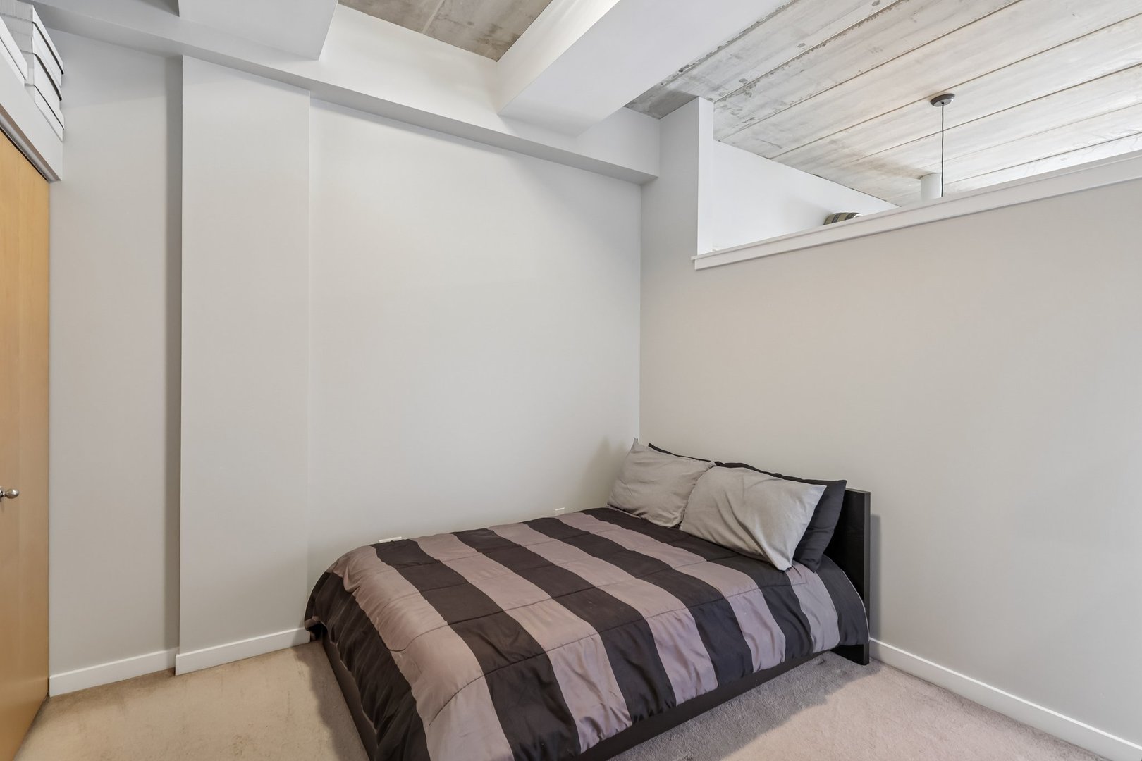 3260 N Clark Street #408, Chicago, IL 60657