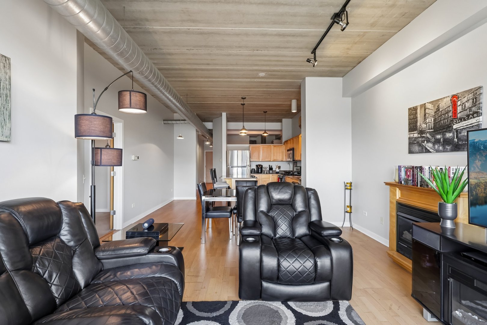 3260 N Clark Street #408, Chicago, IL 60657