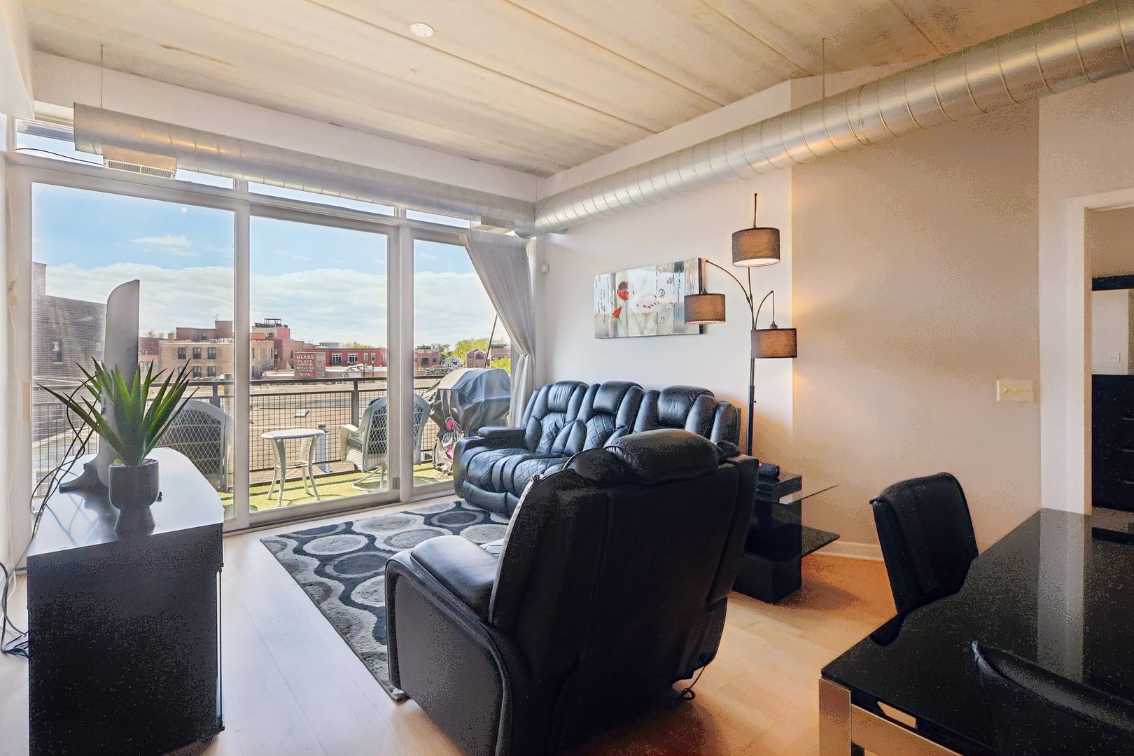 3260 N Clark Street #408, Chicago, IL 60657