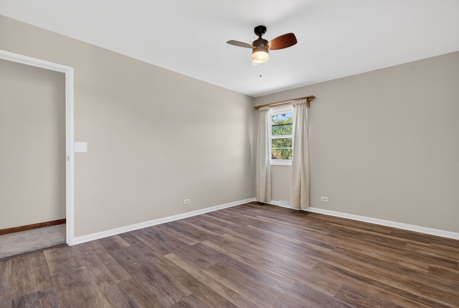 418 Charlestown Drive, Bolingbrook, IL 60440