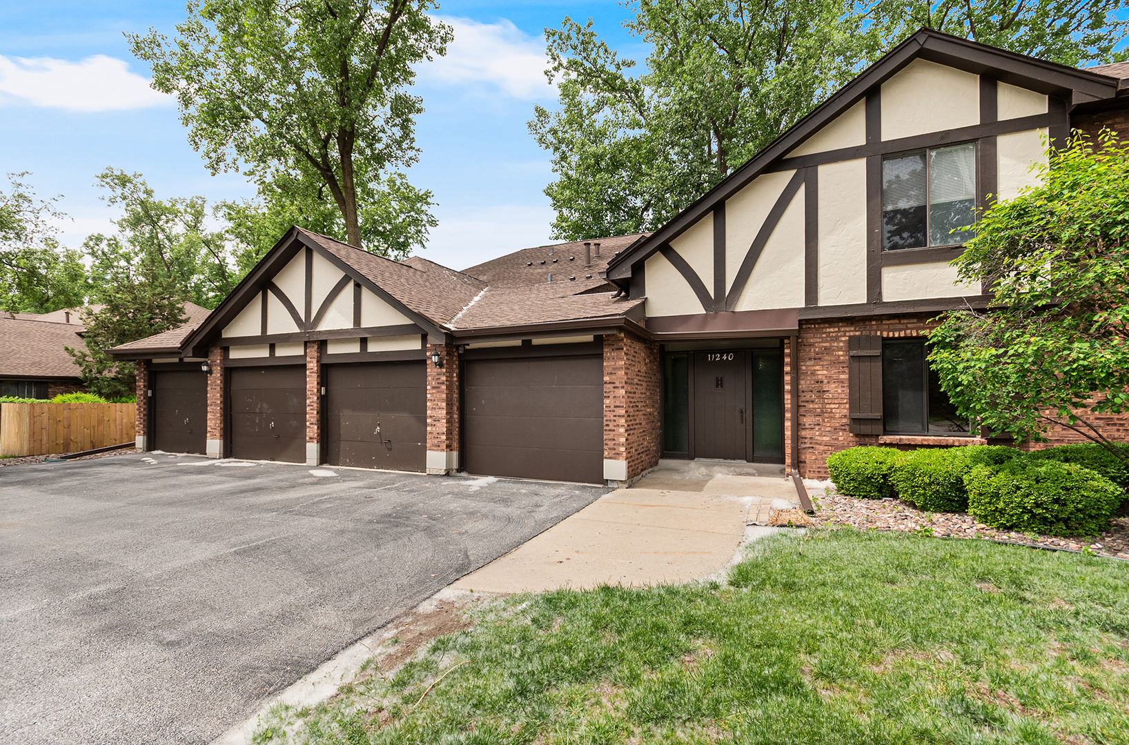 11240 Sycamore Lane #60D, Palos Hills, IL 60465