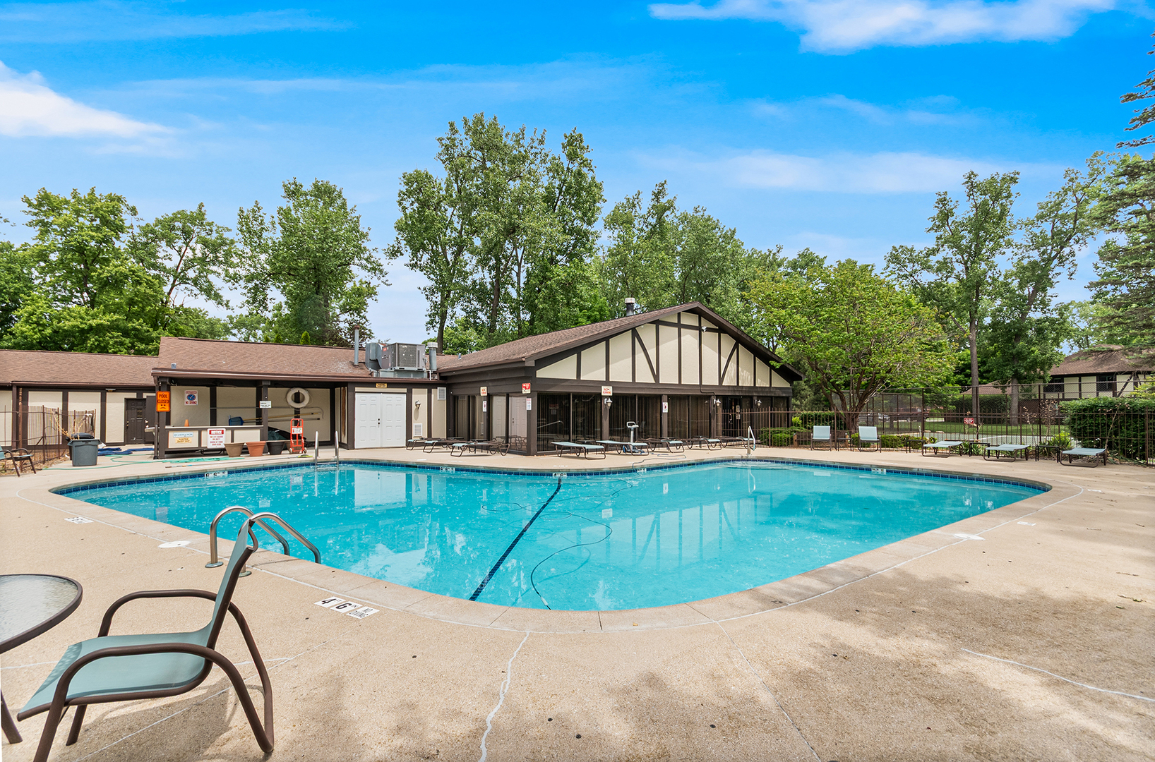11240 Sycamore Lane #60D, Palos Hills, IL 60465