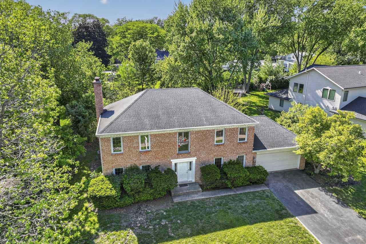 647 Sedgwick Drive, Libertyville, IL 60048