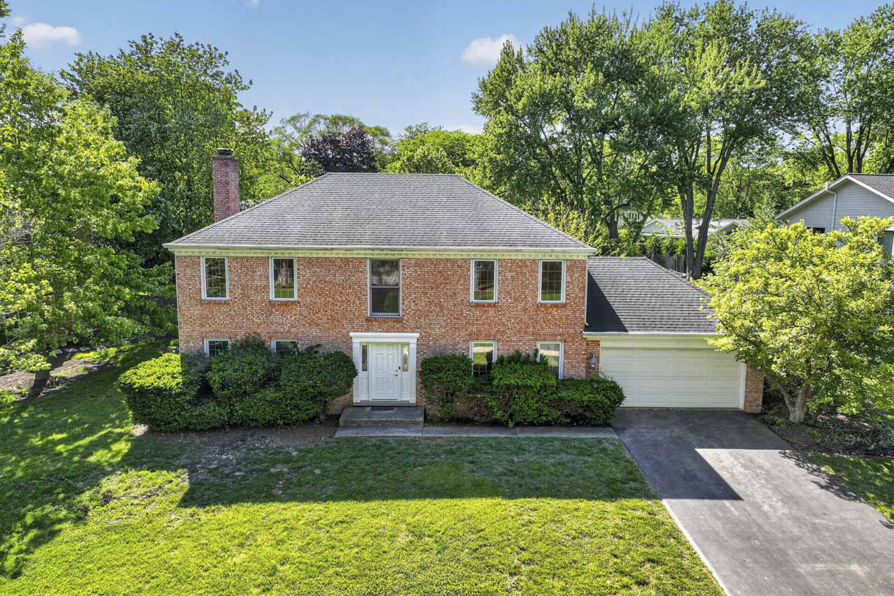 647 Sedgwick Drive, Libertyville, IL 60048