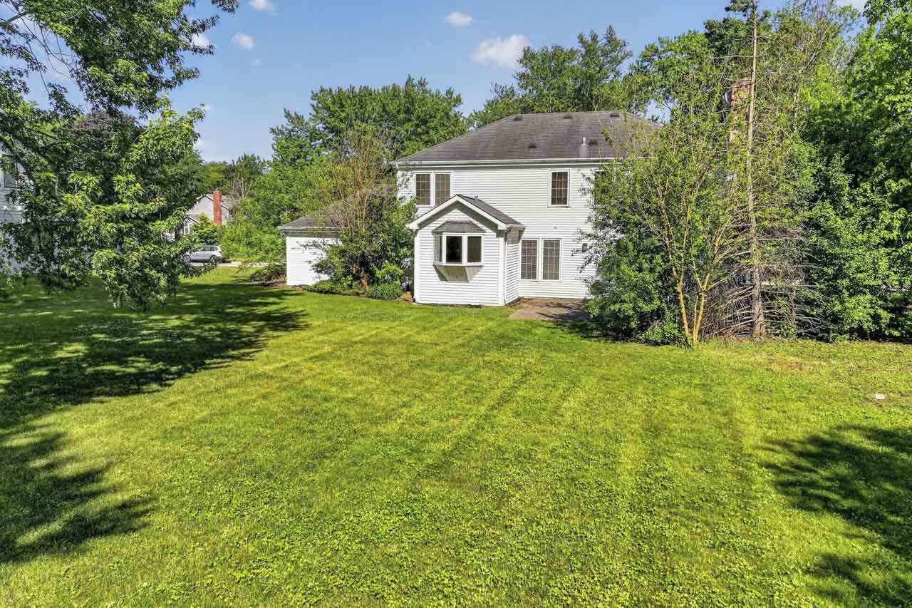 647 Sedgwick Drive, Libertyville, IL 60048