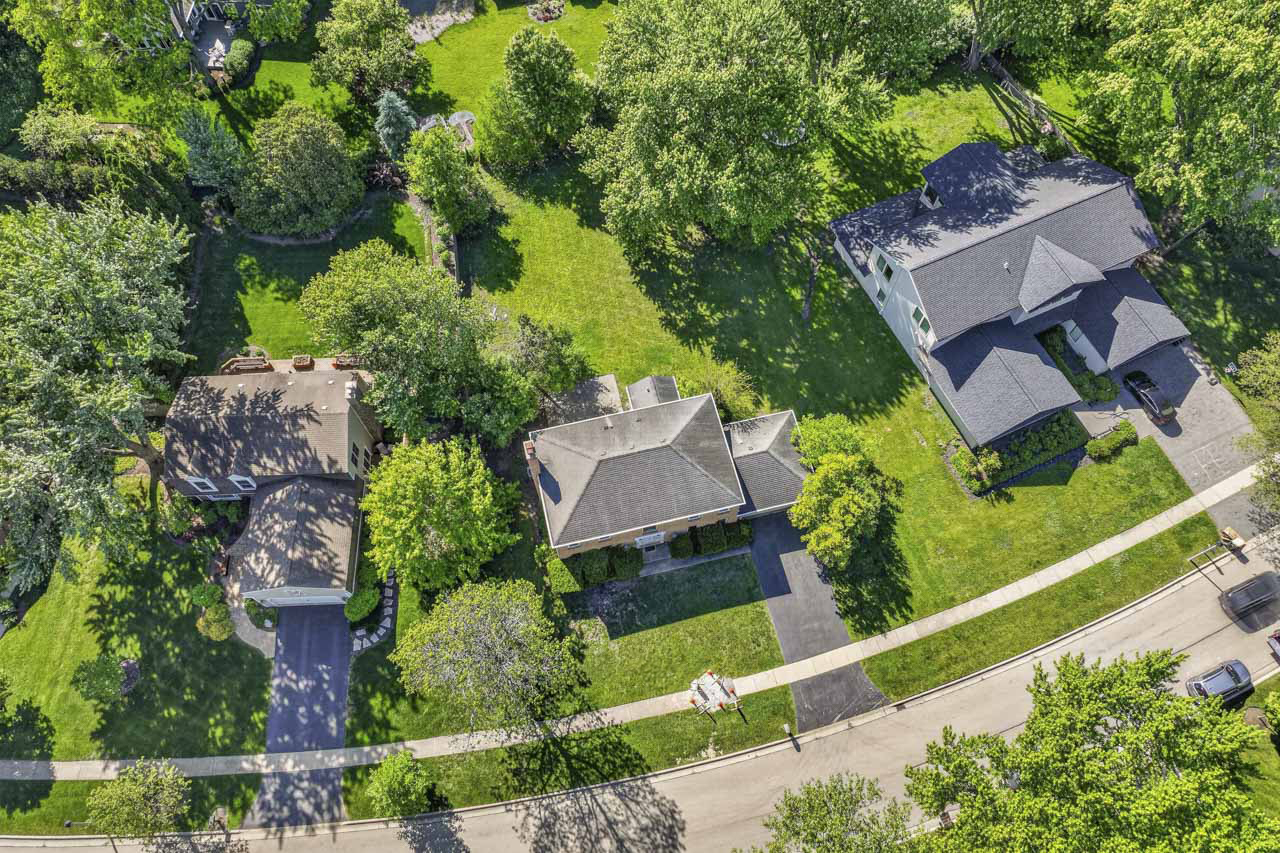 647 Sedgwick Drive, Libertyville, IL 60048