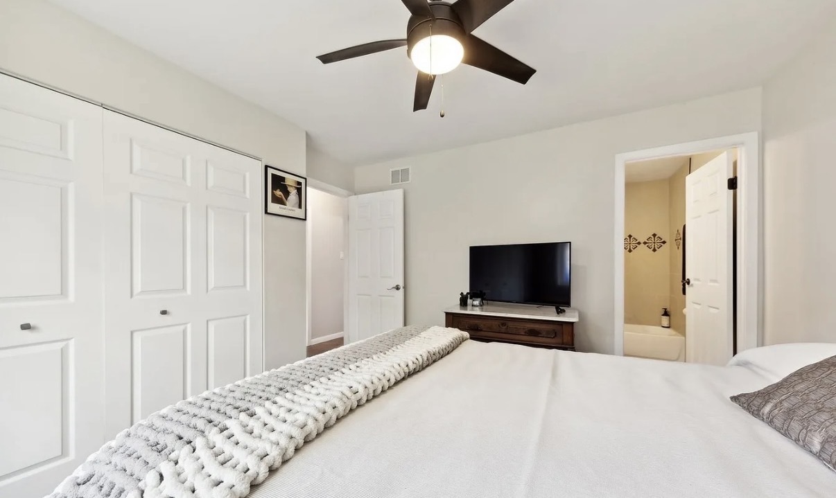 14949 Lakeview Drive #101, Orland Park, IL 60462