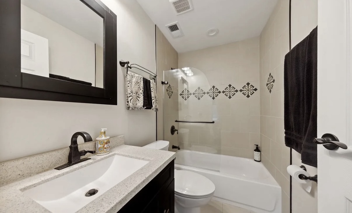 14949 Lakeview Drive #101, Orland Park, IL 60462
