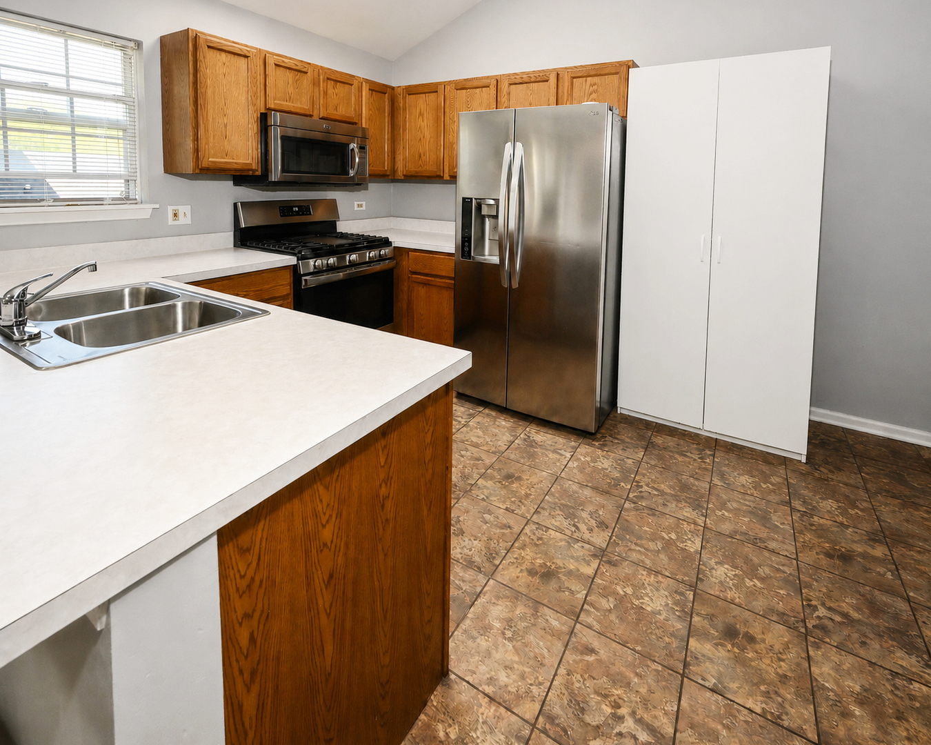 2208 Lake Ridge Drive #2208, Glendale Heights, IL 60139