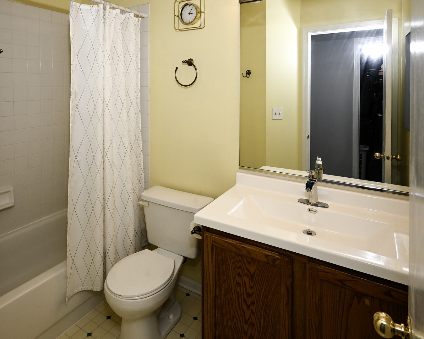 2208 Lake Ridge Drive #2208, Glendale Heights, IL 60139