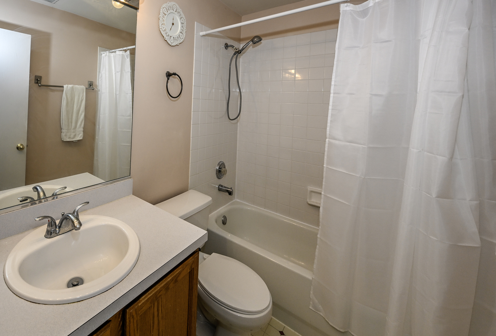 2208 Lake Ridge Drive #2208, Glendale Heights, IL 60139