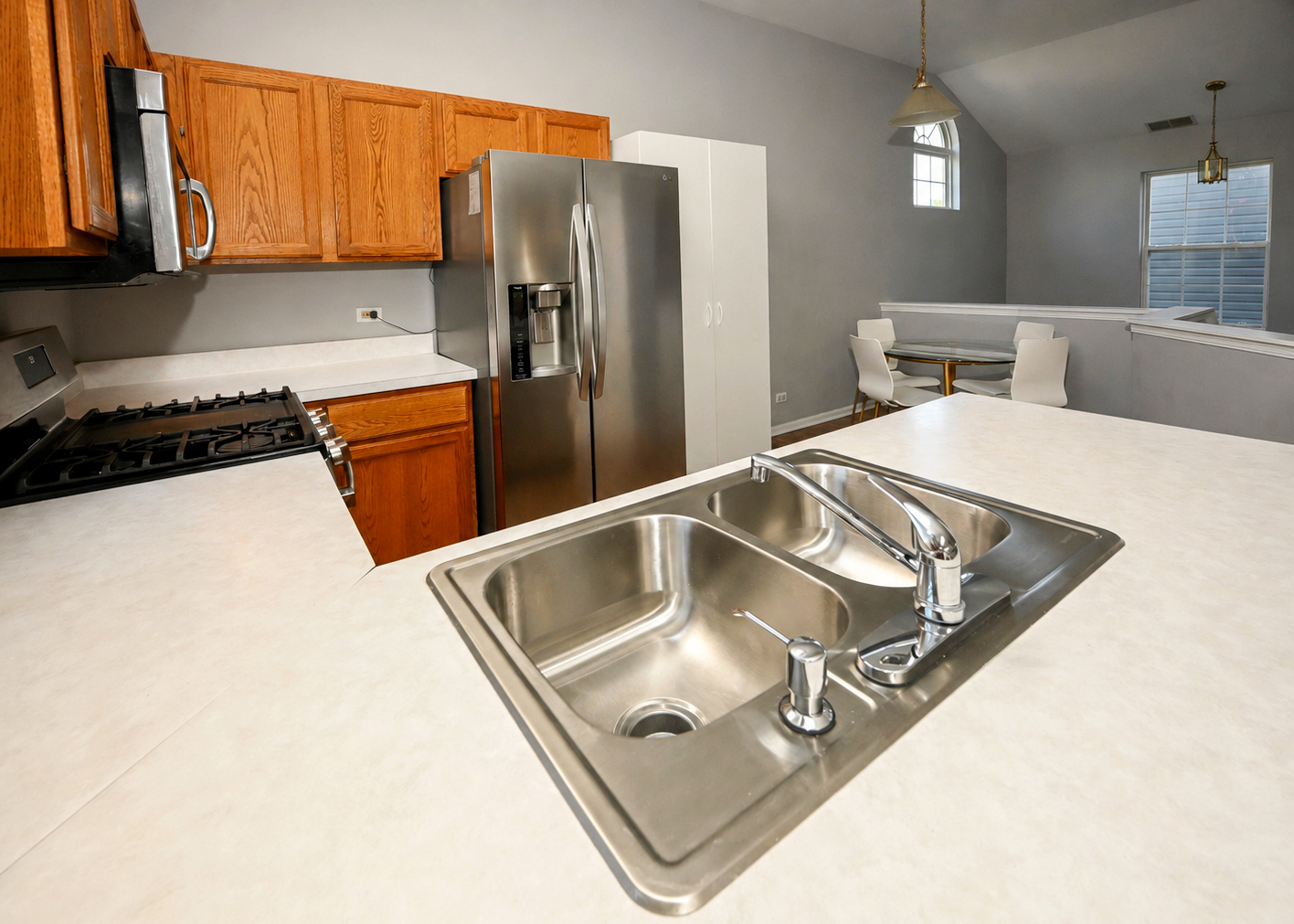 2208 Lake Ridge Drive #2208, Glendale Heights, IL 60139
