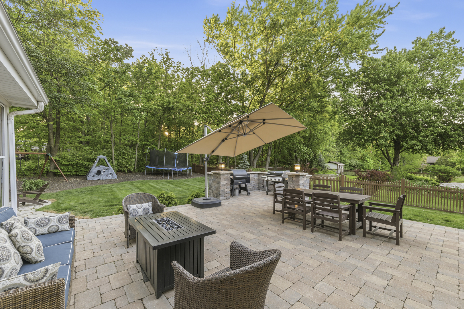 756 OAKWOOD Drive, Frankfort, IL 60423
