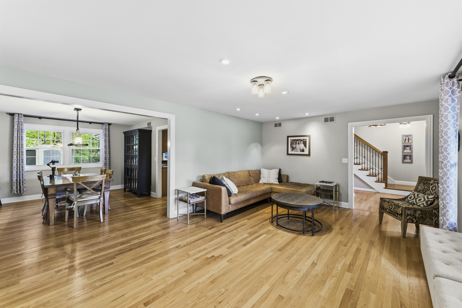 756 OAKWOOD Drive, Frankfort, IL 60423